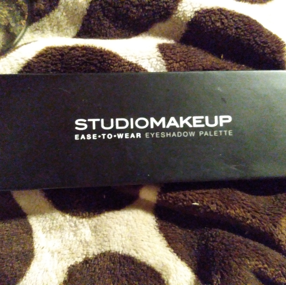 Studio makeup ease to wear eyeshadow palette